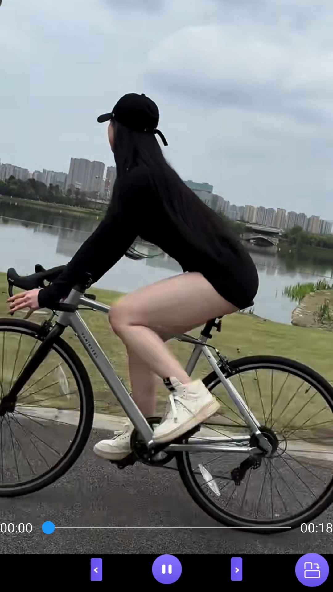 两个人养狗截图